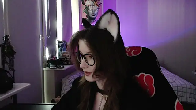 Snapshot of LunaXcherry chatting on 04.23.26 LunaXcherry online show from 04.23.26