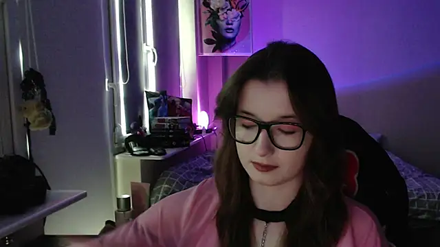 Snapshot of LunaXcherry chatting on 04.28.26 LunaXcherry online show from 04.28.26