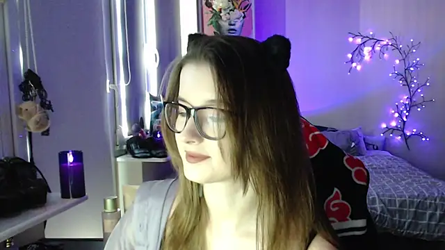 Snapshot of LunaXcherry chatting on 04.29.26 LunaXcherry online show from 04.29.26