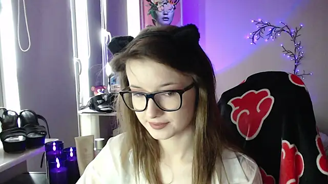 Snapshot of LunaXcherry chatting on 05.17.26 LunaXcherry online show from 05.17.26