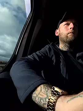 Snapshot of dave32000 chatting on 02.16.26 dave32000 online show from 02.16.26