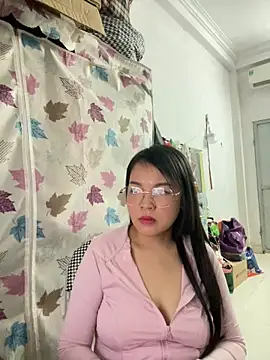 Strawberry-wet online show from 03.11.26