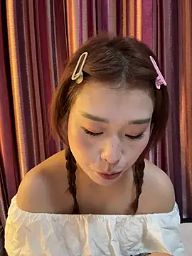 Snapshot of A-cola chatting on 02.28.26 A-cola online show from 02.28.26