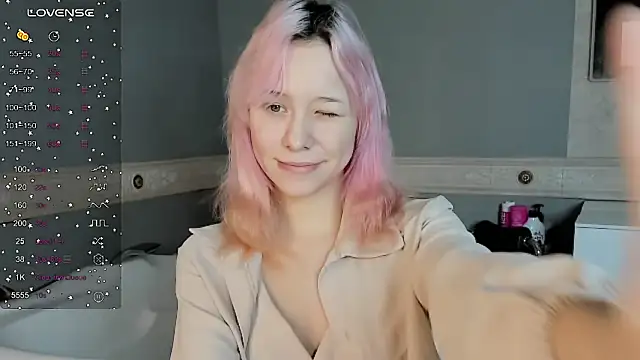 EmilyTrase online show from 04.10.26