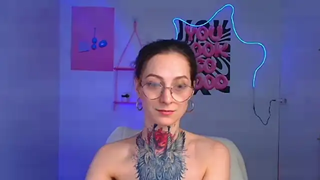 Snapshot of Esmi_Winter chatting on 02.14.26 Esmi Winter online show from 02.14.26