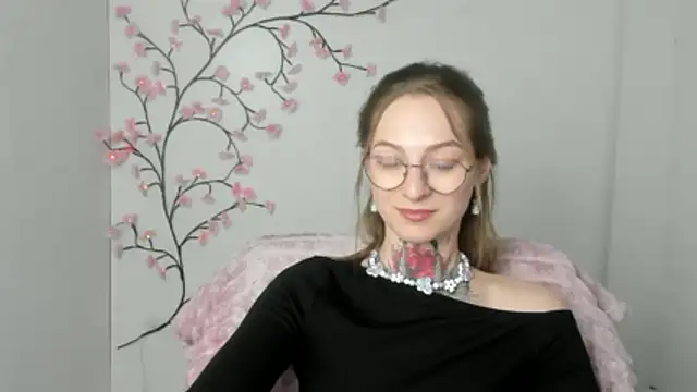 Esmi Winter online show from 03.26.26