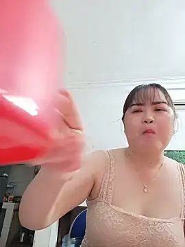 Snapshot of Kee-kimlee chatting on 05.18.26 Kee-kimlee online show from 05.18.26