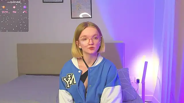 StellaBunny online show from 02.18.26