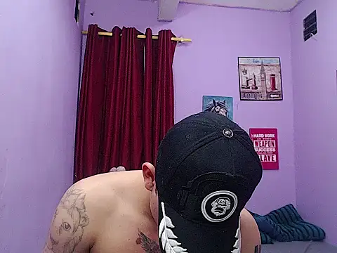 Snapshot of destroys_fuck chatting on 02.18.26 destroys fuck online show from 02.18.26