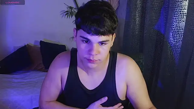 Snapshot of eithan_jonnes chatting on 02.21.26 eithan jonnes online show from 02.21.26