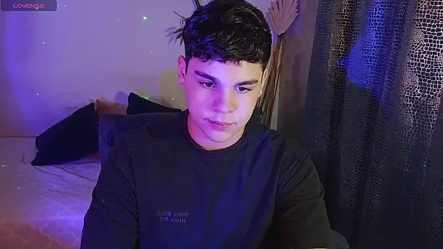 Snapshot of eithan_jonnes chatting on 02.22.26 eithan jonnes online show from 02.22.26