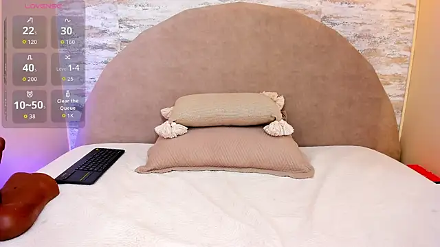 Ashley Beaomunt online show from 02.25.26