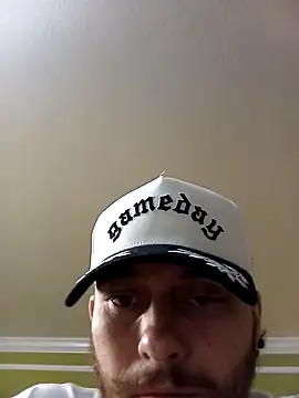 Snapshot of Tallhungandcloudy chatting on 04.21.26 Tallhungandcloudy online show from 04.21.26