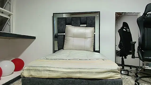 Snapshot of Noah-JONES chatting on 02.18.26 Noah-JONES online show from 02.18.26