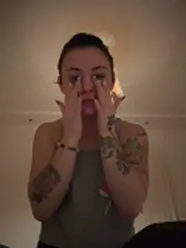 Snapshot of alwayshornyvivi chatting on 02.20.26 alwayshornyvivi online show from 02.20.26