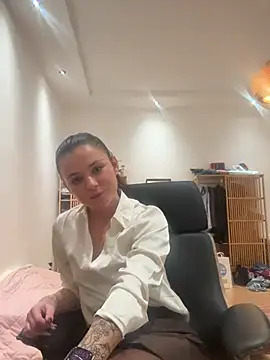 Snapshot of alwayshornyvivi chatting on 02.21.26 alwayshornyvivi online show from 02.21.26