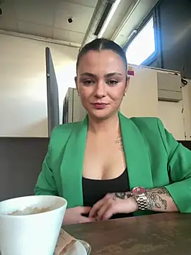 Snapshot of alwayshornyvivi chatting on 03.05.26 alwayshornyvivi online show from 03.05.26