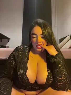 Snapshot of Mayaslow chatting on 05.30.26 Mayaslow online show from 05.30.26