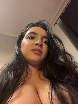 Snapshot of Mayaslow chatting on 06.17.26 Mayaslow online show from 06.17.26