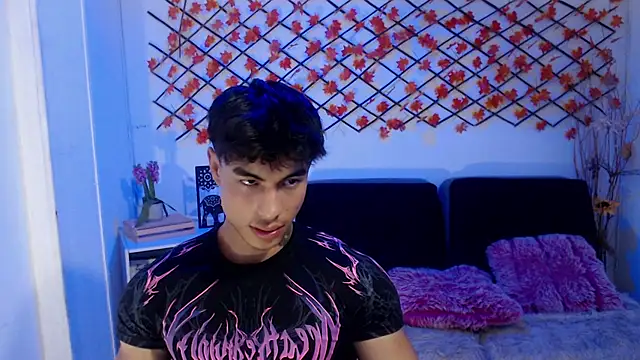 Snapshot of IanWest_ chatting on 05.19.26 IanWest online show from 05.19.26