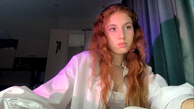 Snapshot of AliceCarrol chatting on 02.15.26 AliceCarrol online show from 02.15.26