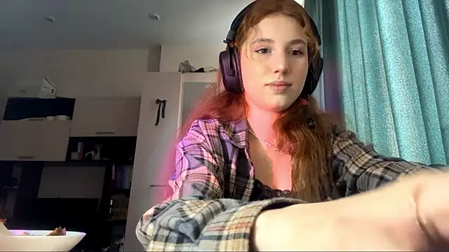 Snapshot of AliceCarrol chatting on 02.21.26 AliceCarrol online show from 02.21.26