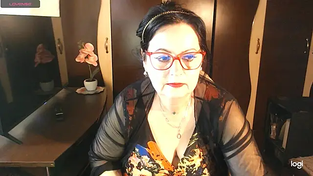 Snapshot of exiMIlf chatting on 04.18.26 exiMIlf online show from 04.18.26