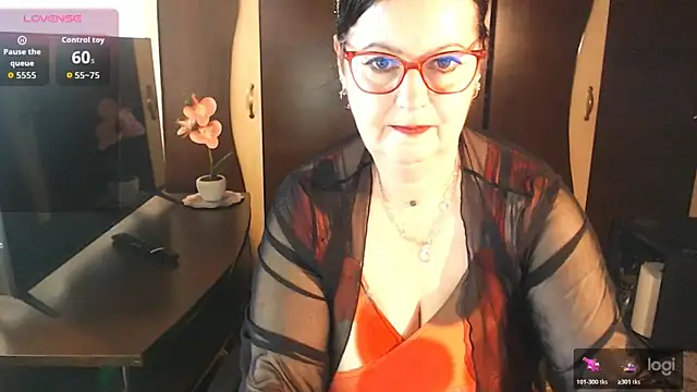 Snapshot of exiMIlf chatting on 05.13.26 exiMIlf online show from 05.13.26