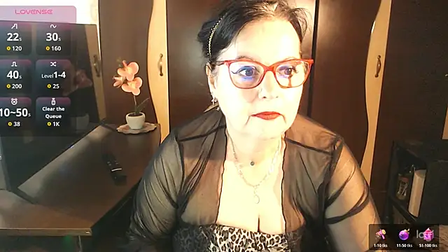 Snapshot of exiMIlf chatting on 05.17.26 exiMIlf online show from 05.17.26