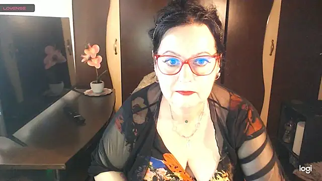 Snapshot of exiMIlf chatting on 05.22.26 exiMIlf online show from 05.22.26