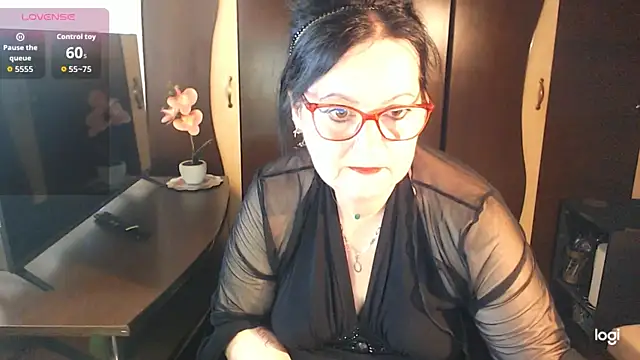 Snapshot of exiMIlf chatting on 05.26.26 exiMIlf online show from 05.26.26