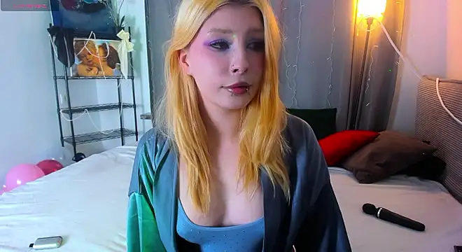 Snapshot of WarmAtEdges chatting on 02.21.26 WarmAtEdges online show from 02.21.26