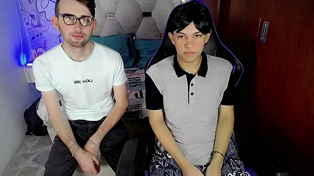 Snapshot of Top_and_bottom chatting on 02.17.26 Top and bottom online show from 02.17.26