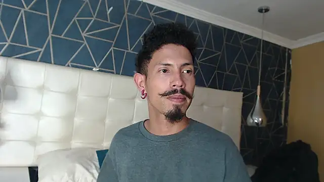 Snapshot of NoaahTylor chatting on 02.12.26 NoaahTylor online show from 02.12.26