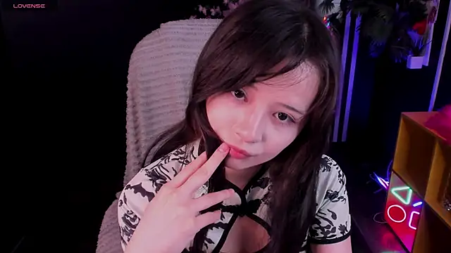 Snapshot of May_Ling chatting on 07.04.26 May Ling online show from 07.04.26
