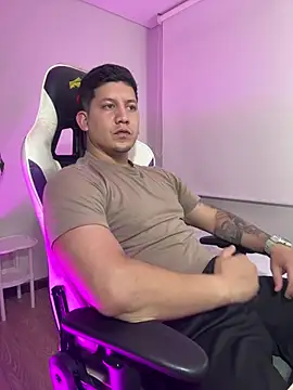 Snapshot of _robertobaggioo chatting on 02.14.26 robertobaggioo online show from 02.14.26