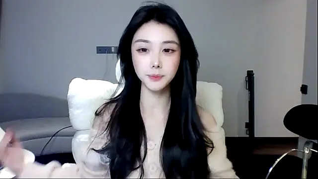 Snapshot of MedeLineayr chatting on 03.04.26 MedeLineayr online show from 03.04.26