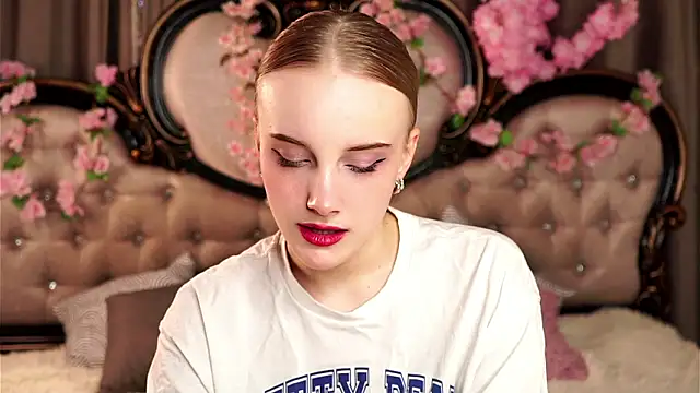 KirstinMcgeady online show from 03.08.26