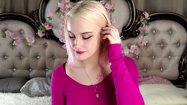 KirstinMcgeady online show from 04.04.26