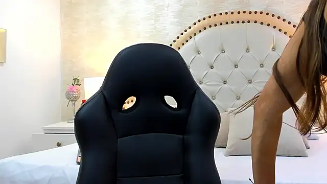 HollyOlson online show from 04.08.26