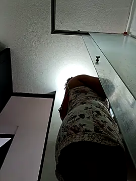 Snapshot of honey-suckle chatting on 02.21.26 honey-suckle online show from 02.21.26