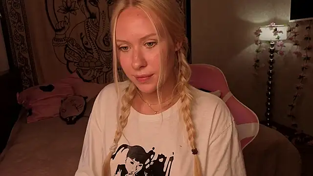 Snapshot of pureeangel chatting on 08.04.26 pureeangel online show from 08.04.26