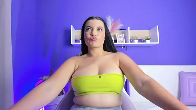 Snapshot of Zoe_Curvy_ chatting on 02.13.26 Zoe Curvy online show from 02.13.26