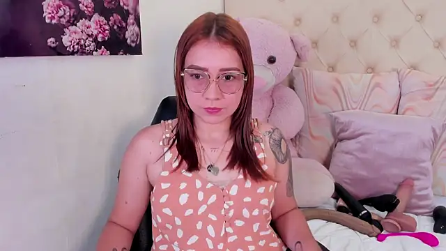 Snapshot of antonella_moon7 chatting on 06.29.26 antonella moon7 online show from 06.29.26