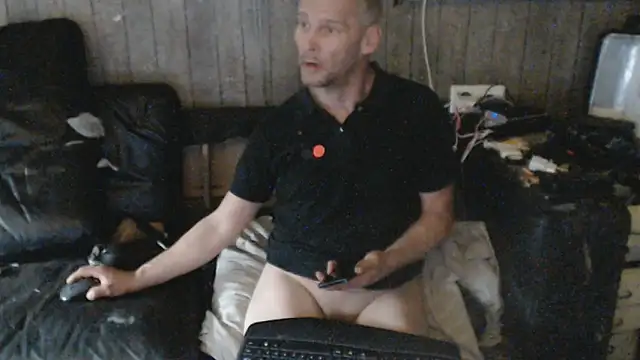 Snapshot of BISLETJE1980 chatting on 02.12.26 BISLETJE1980 online show from 02.12.26