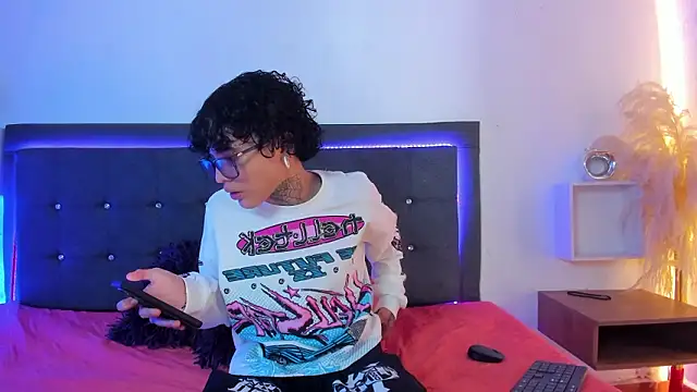 Ale cuzz online show from 02.25.26