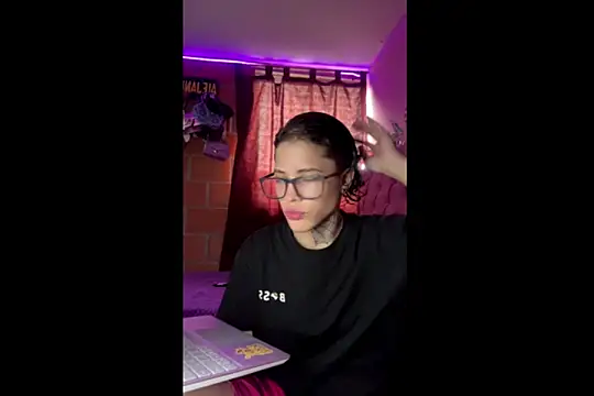 Ale cuzz online show from 04.21.26