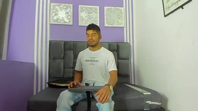 MAGGYE MAX online show from 04.21.26