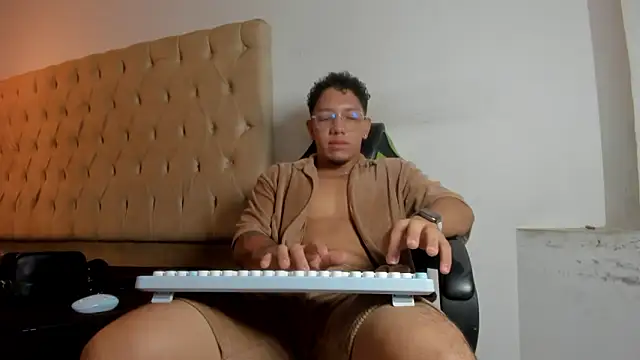 Snapshot of MaxSeduce23 chatting on 02.20.26 MaxSeduce23 online show from 02.20.26