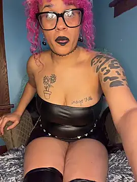 Snapshot of VelvetVixen_735 chatting on 05.24.26 VelvetVixen 735 online show from 05.24.26
